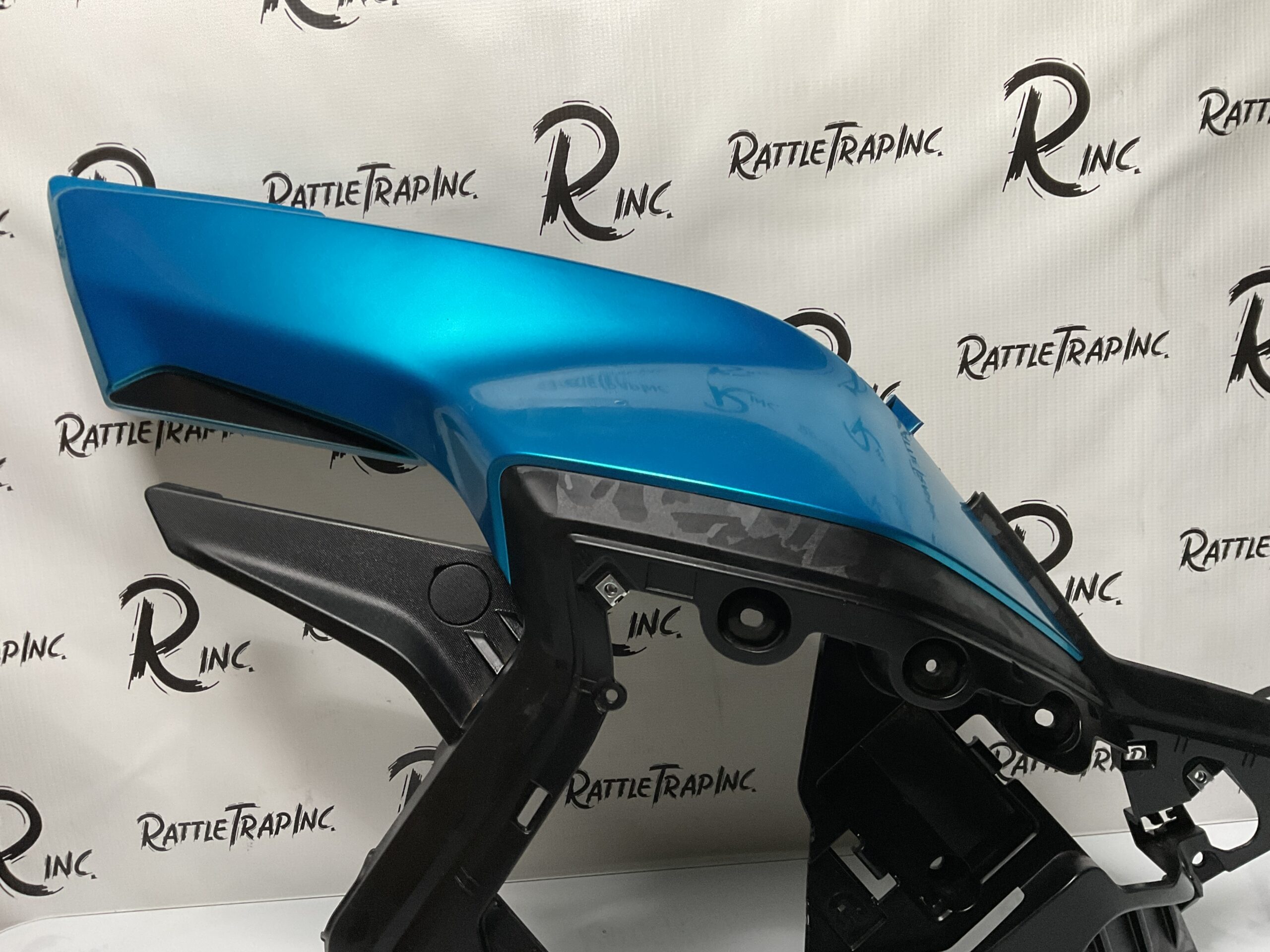 2025 CF Moto Ibex 450 OEM RH Fuel Tank Fairing 6AQV-040403-6000, 6AQV-040504-6001(Used, Stock No: 0898)