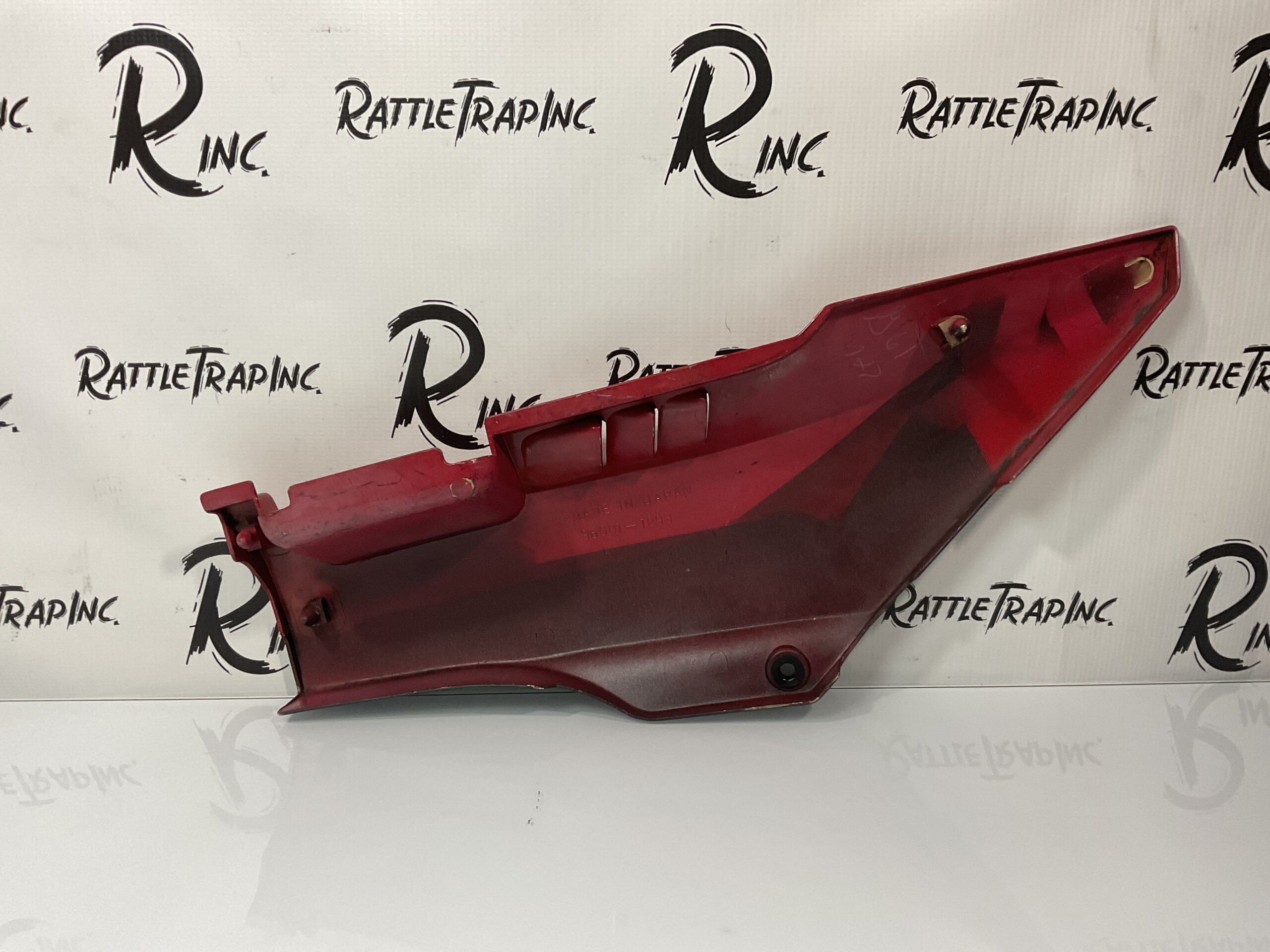 Kawasaki 1986-87 ZX1000 OEM Left Side Cover Red (Used, Stock No: 0905)